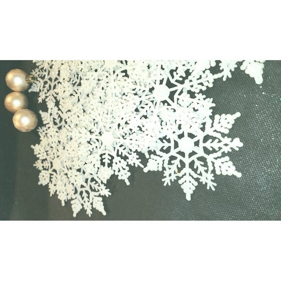 43 White Glitter Snowflake Christmas Table Decor Gold Ornaments Set - Picture 2 of 8